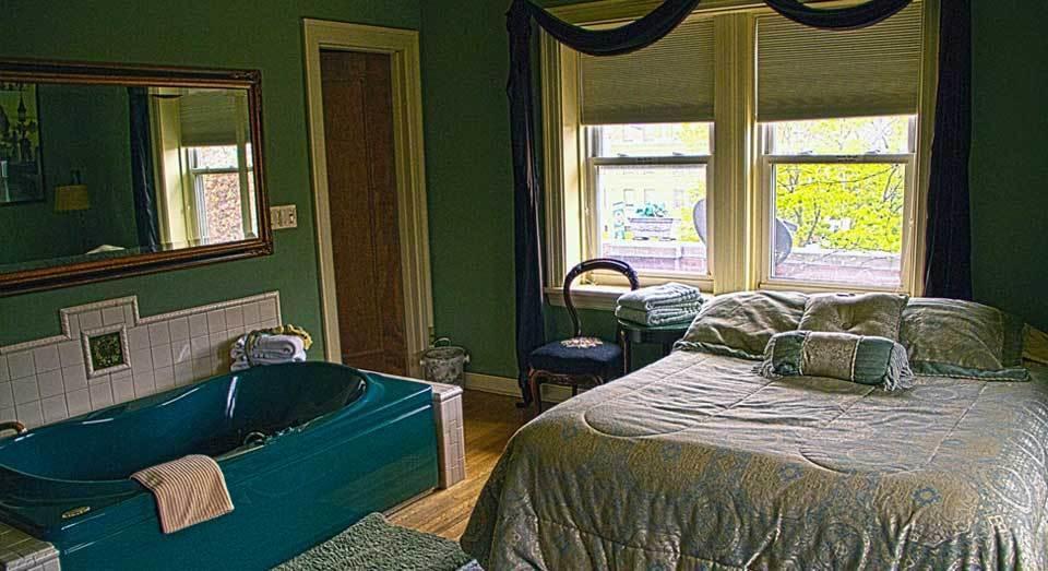 The Brumder Mansion Милуоки Номер фото