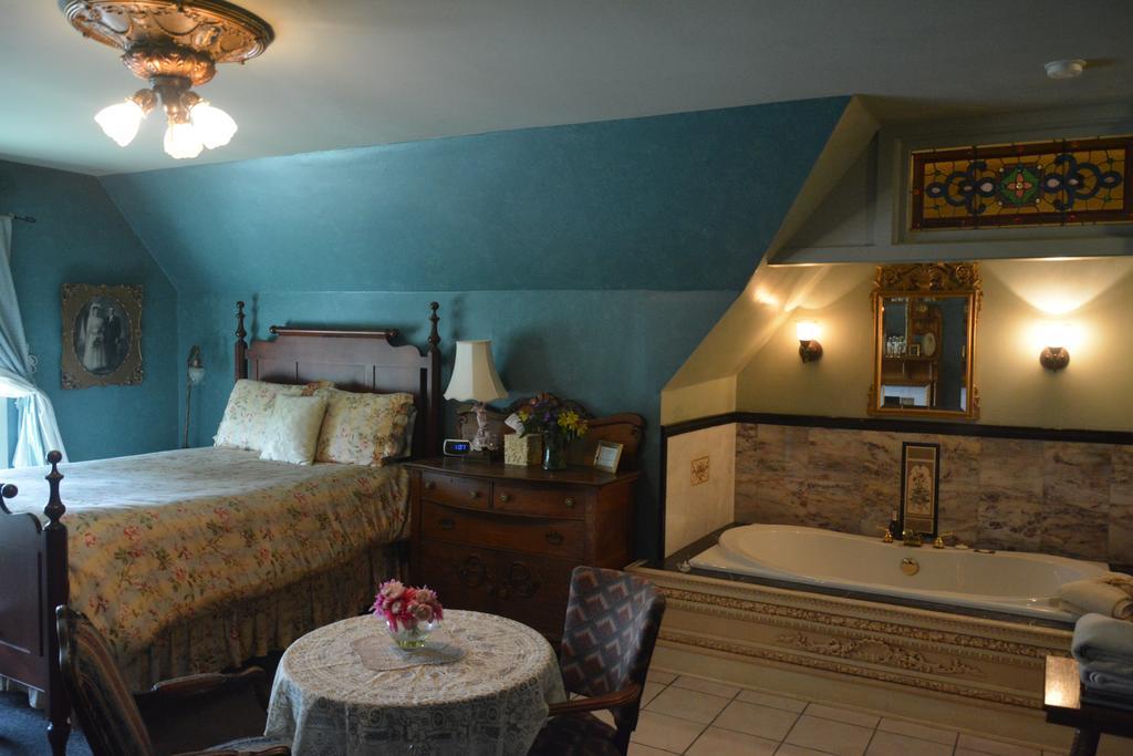 The Brumder Mansion Милуоки Номер фото